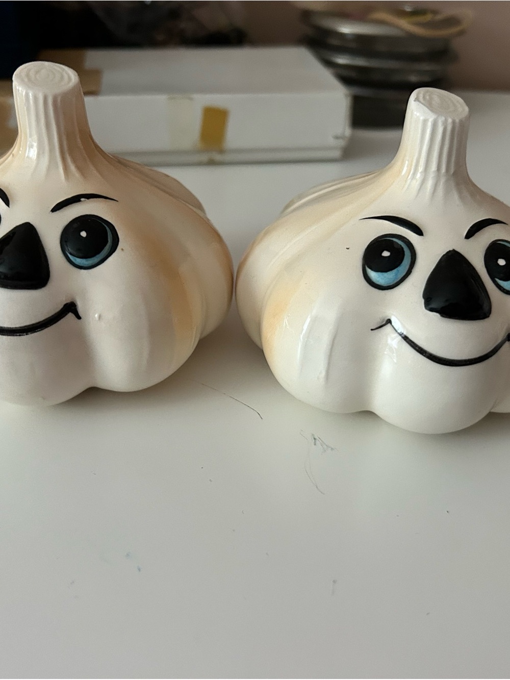 Cute Ceramic Garlic-Shaped Salt & Pepper Shakers - White